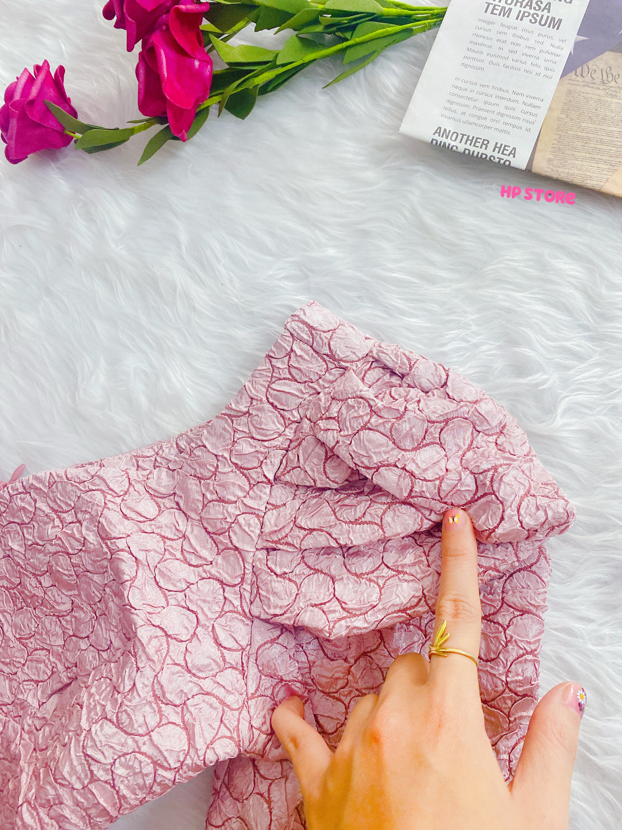 Đầm Nữ Váy Hồng Pastel Tay Phồng Đính Nút Xếp Ly Chất Vải Hoa Tafta