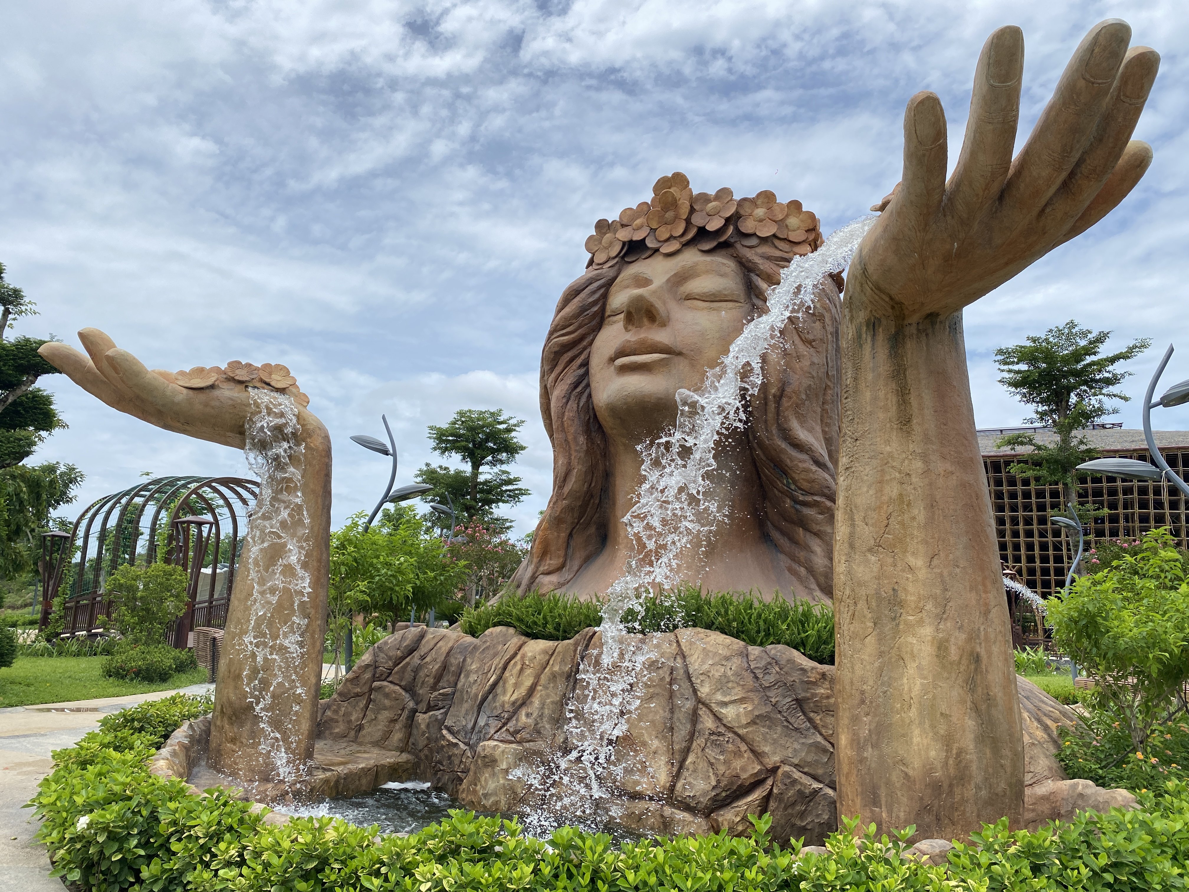 PHÚ QUÓC - 3N2D - THAM QUAN VINWONDERS, SAFARI, GRAND WORLD VÀ TRẢI NGHIỆM CÁP TREO HÒN THƠM DÀI 7,9KM