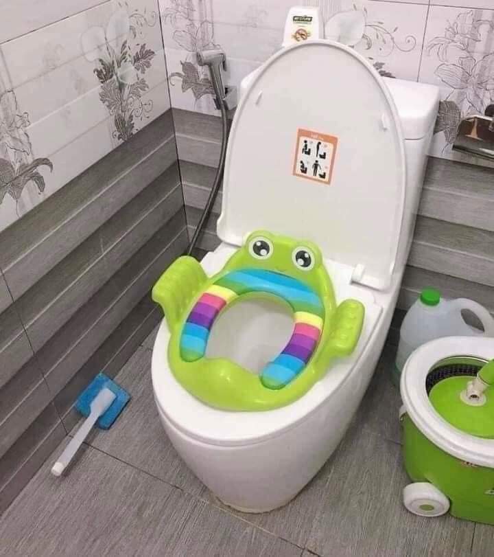 Bệ lót thu nhỏ bồn cầu hình ếch có tay vịn cho bé,bệ toilet,đệm lót bồn cầu vệ sinh cho bé