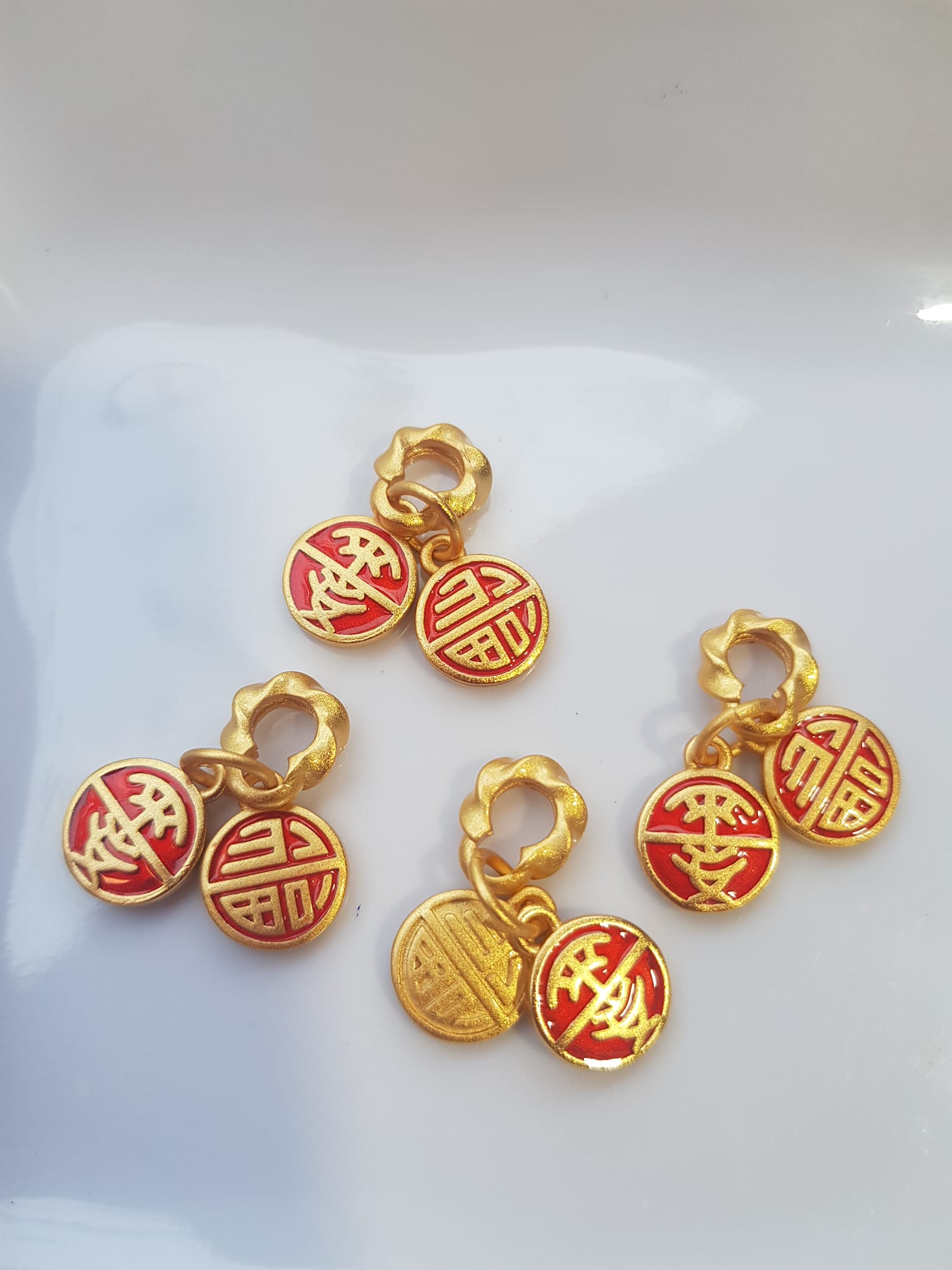 Phụ Kiện Nữ Charm vòng đeo tay xinh Hình 2 đồng tròn đỏ kiểu may mắn các chị em phối vào vòng tay của mình ạ Size đồng tròn kiểu size ngang 10mm x dầy 2mm ạ