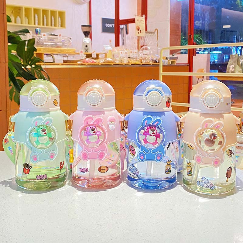 Bình nước gấu dâu cute cho bé đựng nước có ống hút vòi 500ml phù hợp trẻ em đi học, đi chơi dã ngoại, thể thao