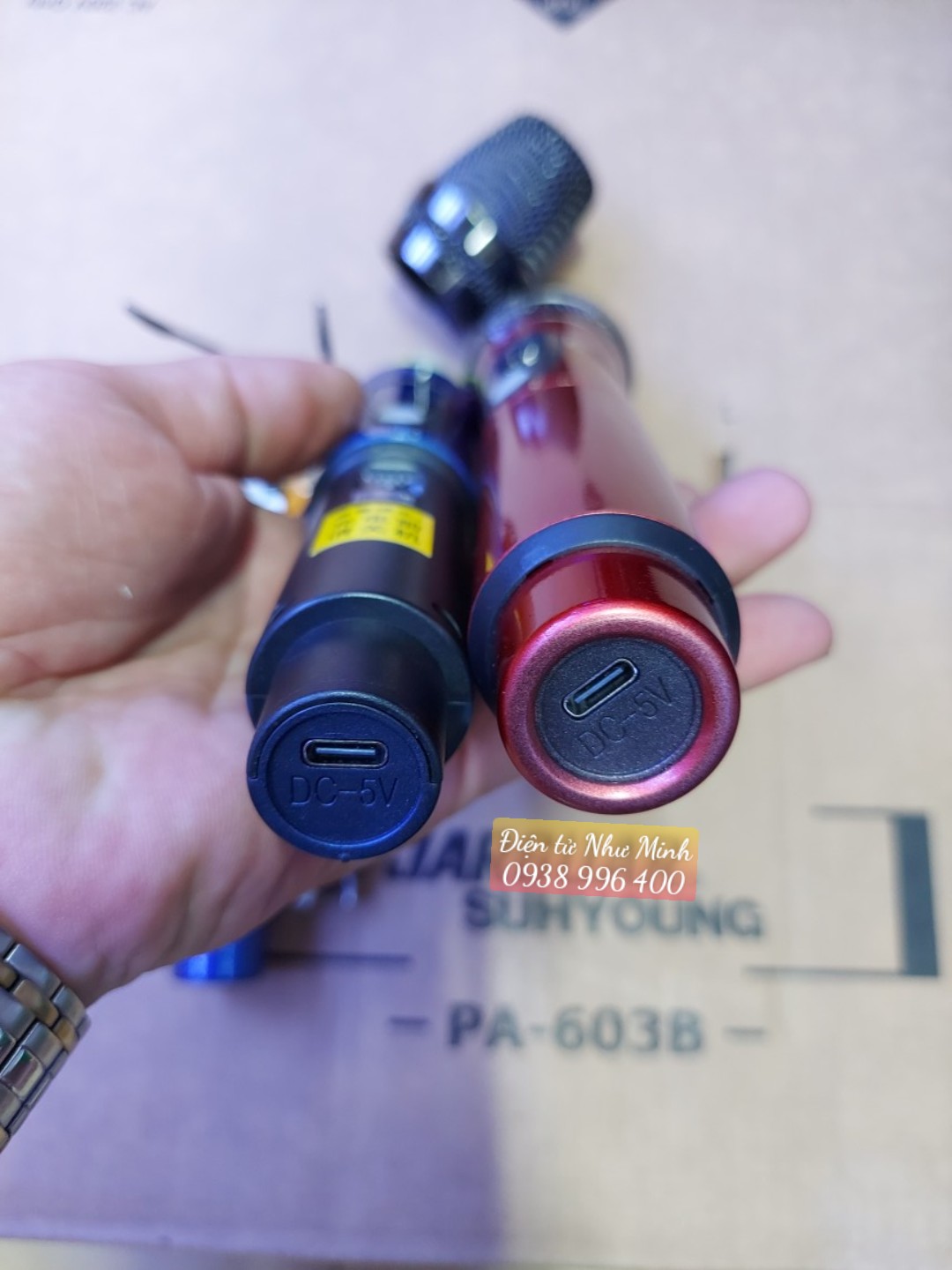 Mic Loa Kéo Dùng Pin Sạc - Tiện Dụng -Sang Trọng - Nhẹ Hơi - Âm Tiếng - ít Hú Rít