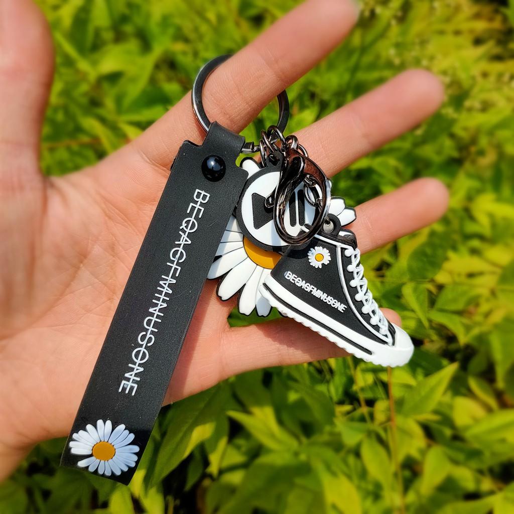 MÓC KHÓA GIÀY HOA CÚC-Móc Khóa Hình Hoa Cúc/Đôi Giày Xinh Xắn-Móc chìa khóa gắn hình giày xinh xắn chất lượng cao