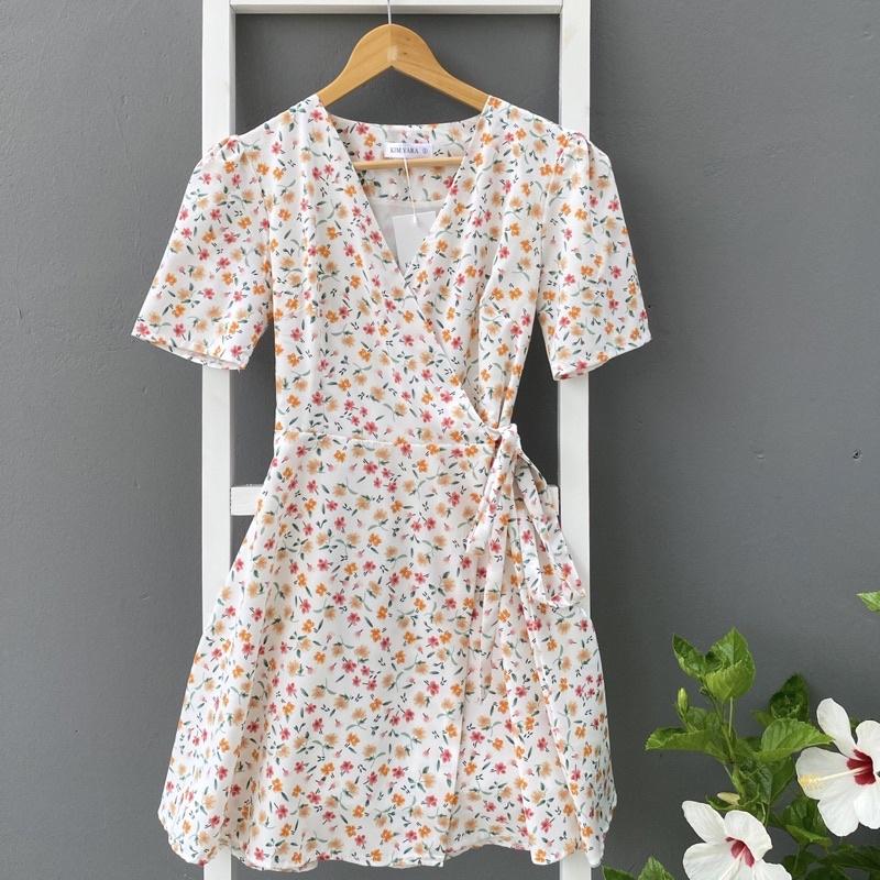 Đầm nữ hoa nhí cổ V đắp chéo tà cột eo mini ngắn trên gối - NA9