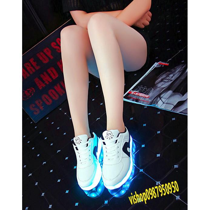 GIÀY PHÁT SÁNG VẠCH CONG ĐEN SÁNG 7 MÀU CỰC ĐẸ