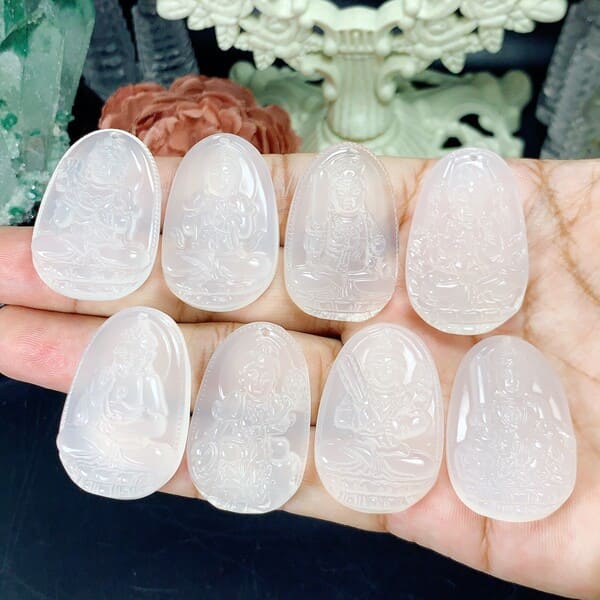 Mặt đeo Phật bản mệnh Mã não trắng 36mm