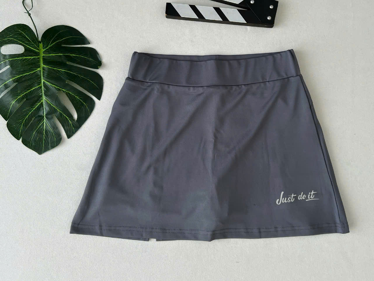 Bộ Đồ Thể Thao Nữ Gồm Áo Thun Cổ Trụ Và Quần Váy 2 Lớp Thời Trang Cao Cấp
