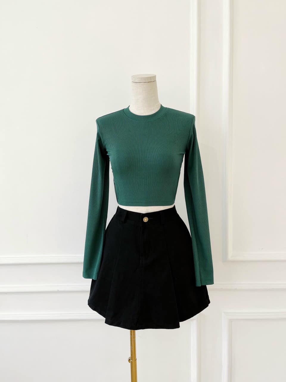 Set Áo thun croptop tay dài hở lưng quyến rũ cột nơ sau phối quần váy năng động (shop có bán lẻ áo/quần)