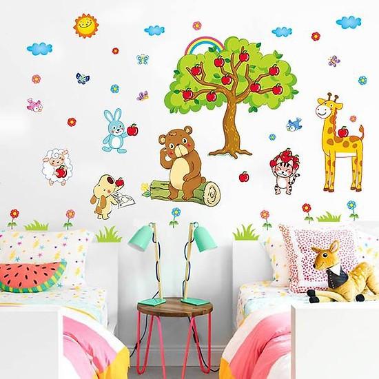 Decal trang trí phòng vườn táo và muôn thú