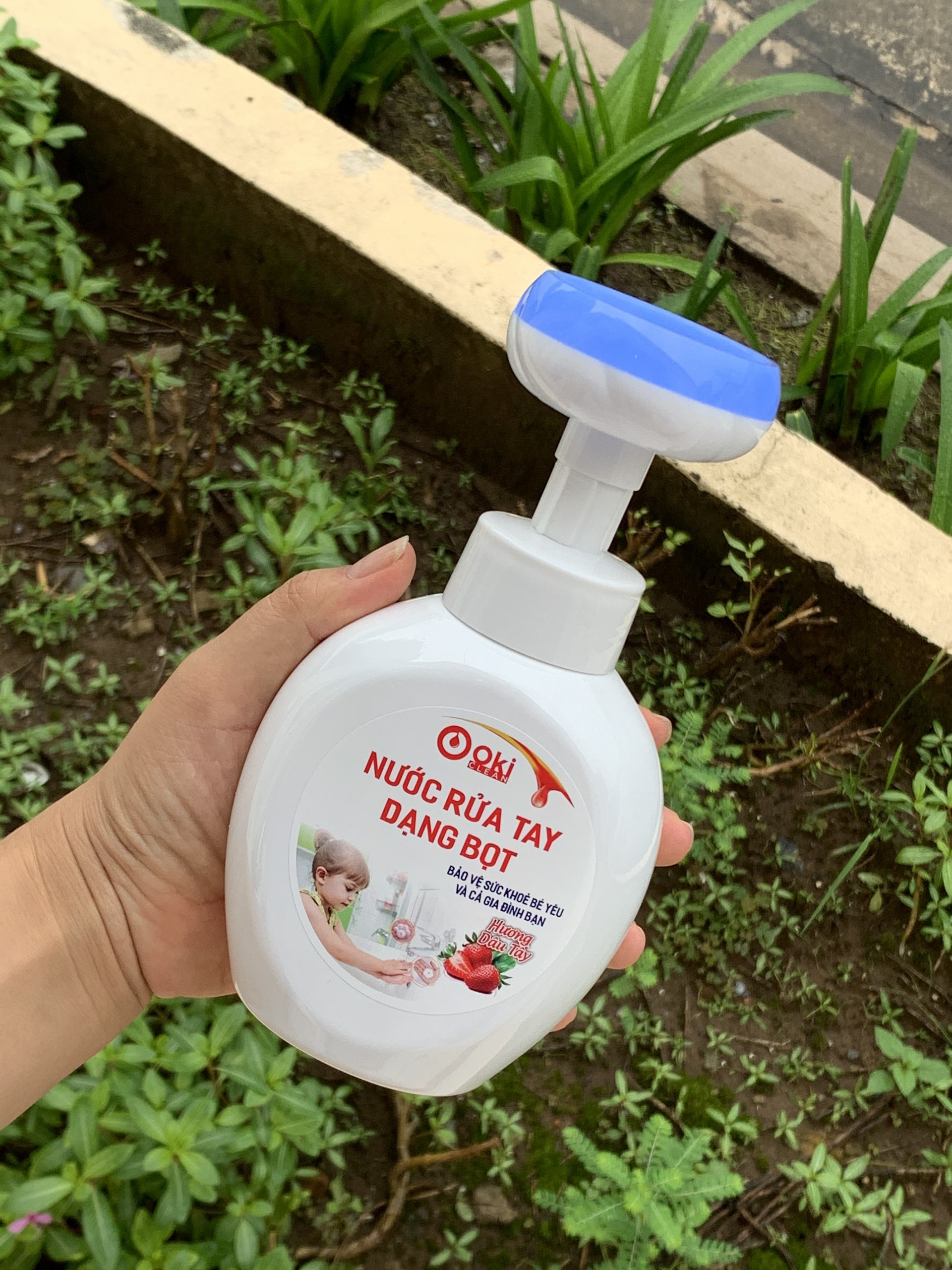  Nước Rửa Tay Tạo Bọt Cho Bé & GĐ Hình Bông Hoa, Hình Chân Gấu Dễ Thương OKi Clean Hương Dâu Tây