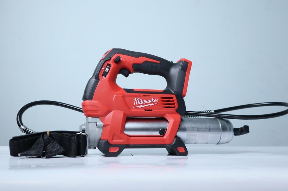 MÁY BƠM MỠ PIN 18V MILWAUKEE M18 GG-0 (TẶNG PIN 3AH + SẠC M12-18C) - HÀNG CHÍNH HÃNG