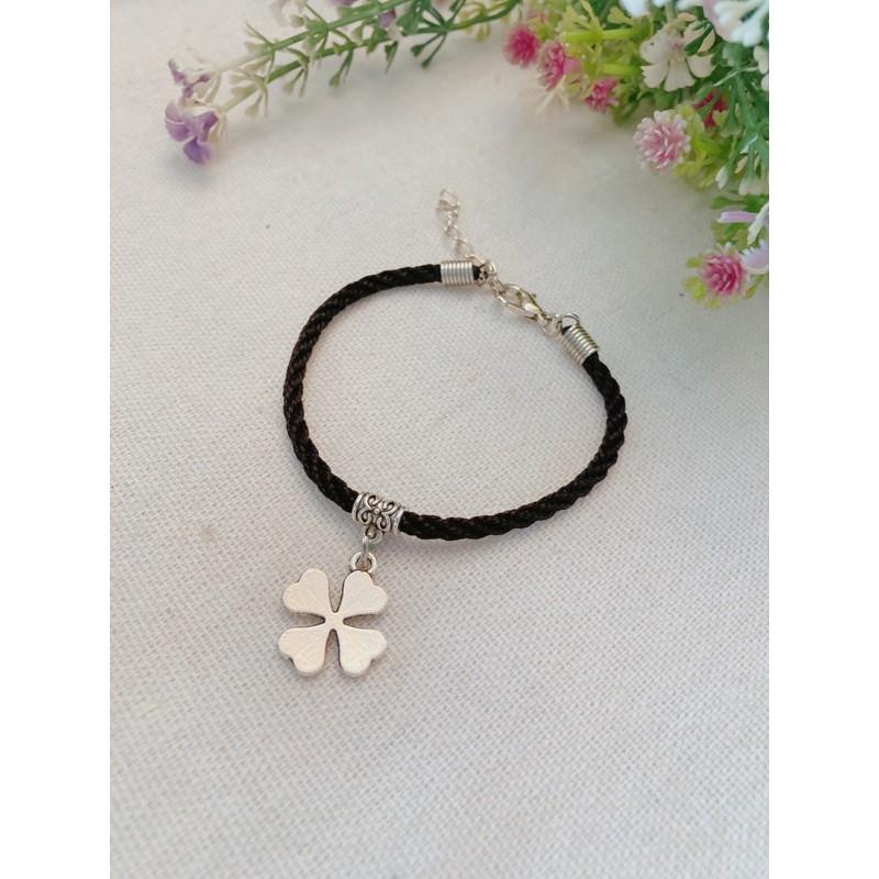 Vòng tay handmade cỏ 4 lá