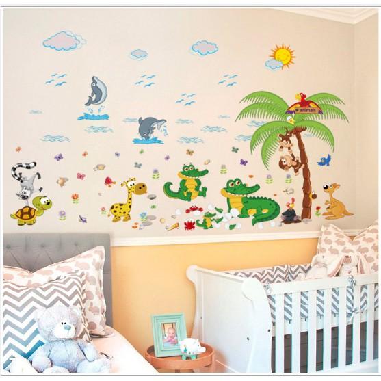 Decal dán tường động vật vui đùa trên bãi biển cho bé
