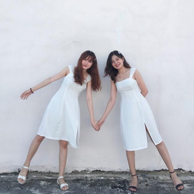 Đầm thiết kế trắng dài vai trễ, rùn ngực