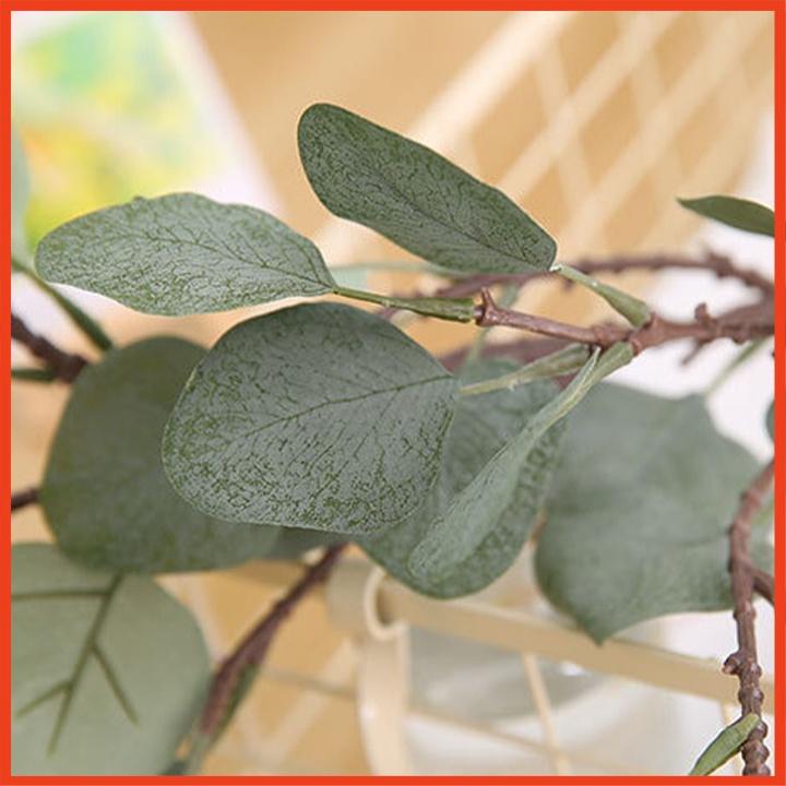 Cành khuynh diệp giả dùng để cắm kèm với hoa