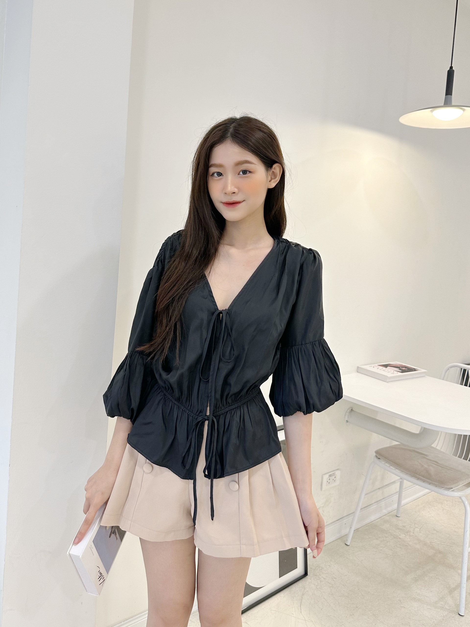 YU CHERRY | Áo cột nơ trước ngực, tay bồng Puff Sleeve Tie Top YA434