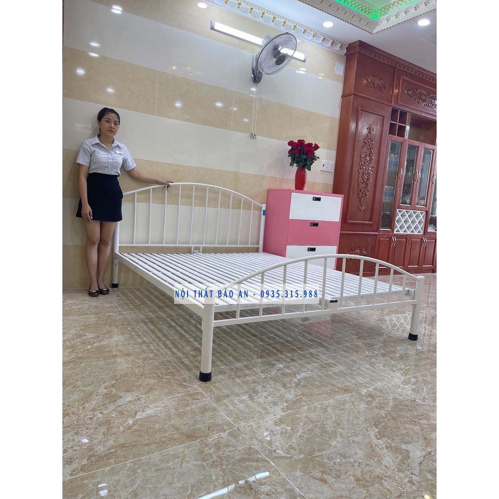 Giường sắt Kiểu Tân Cổ Điển 1M, 1M2,1M4,1M6,1M8X2M
