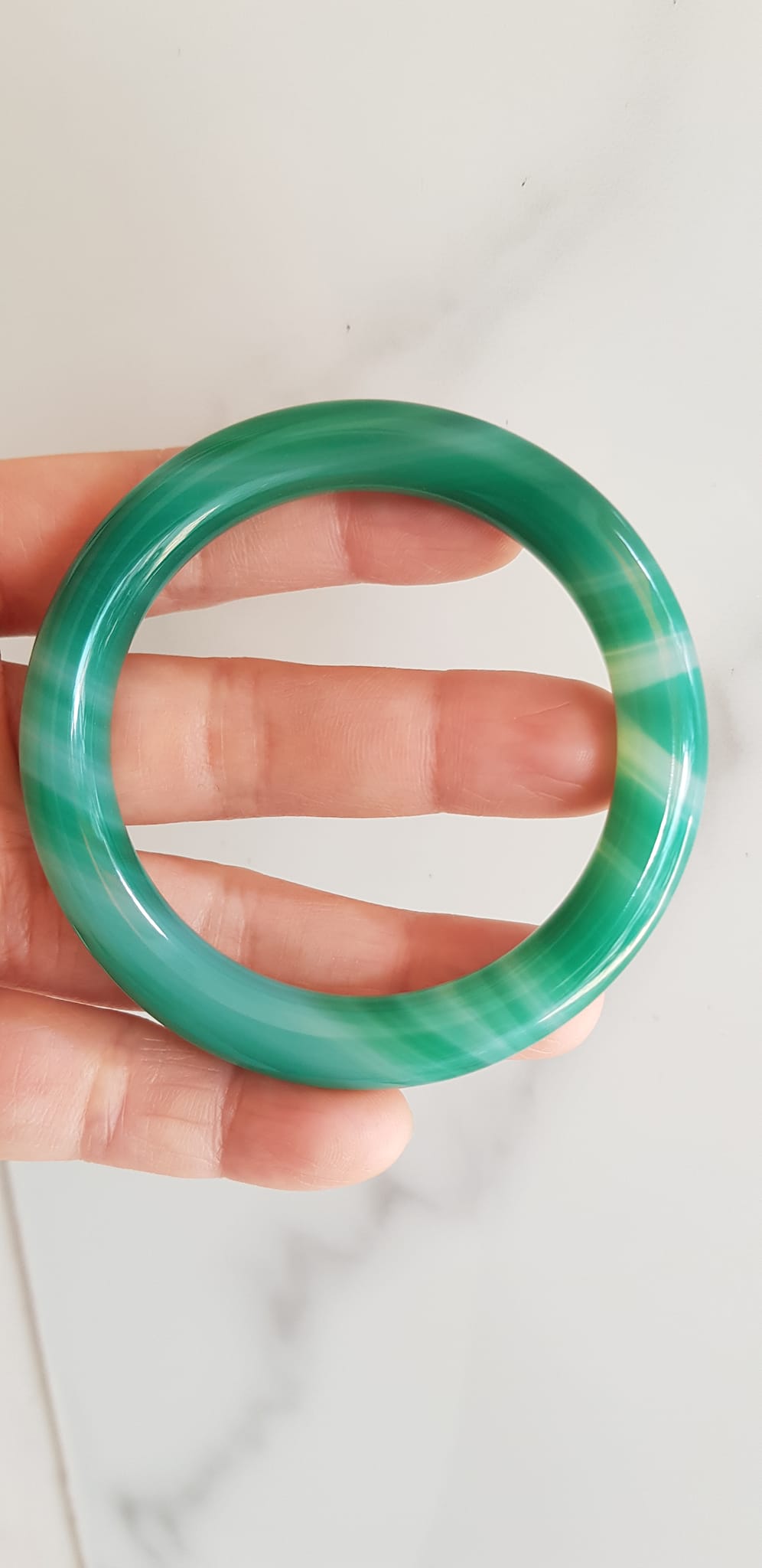 Vòng tay đá mã não xanh vân sọc trắng nhẹ mới Ni 53mm x cọng 9mm Vòng màu xanh ngọc đậm đều vân sọc đẹp ạ Nữ 52kg - 58kg đeo mệnh Mộc hỏa thủy ạ