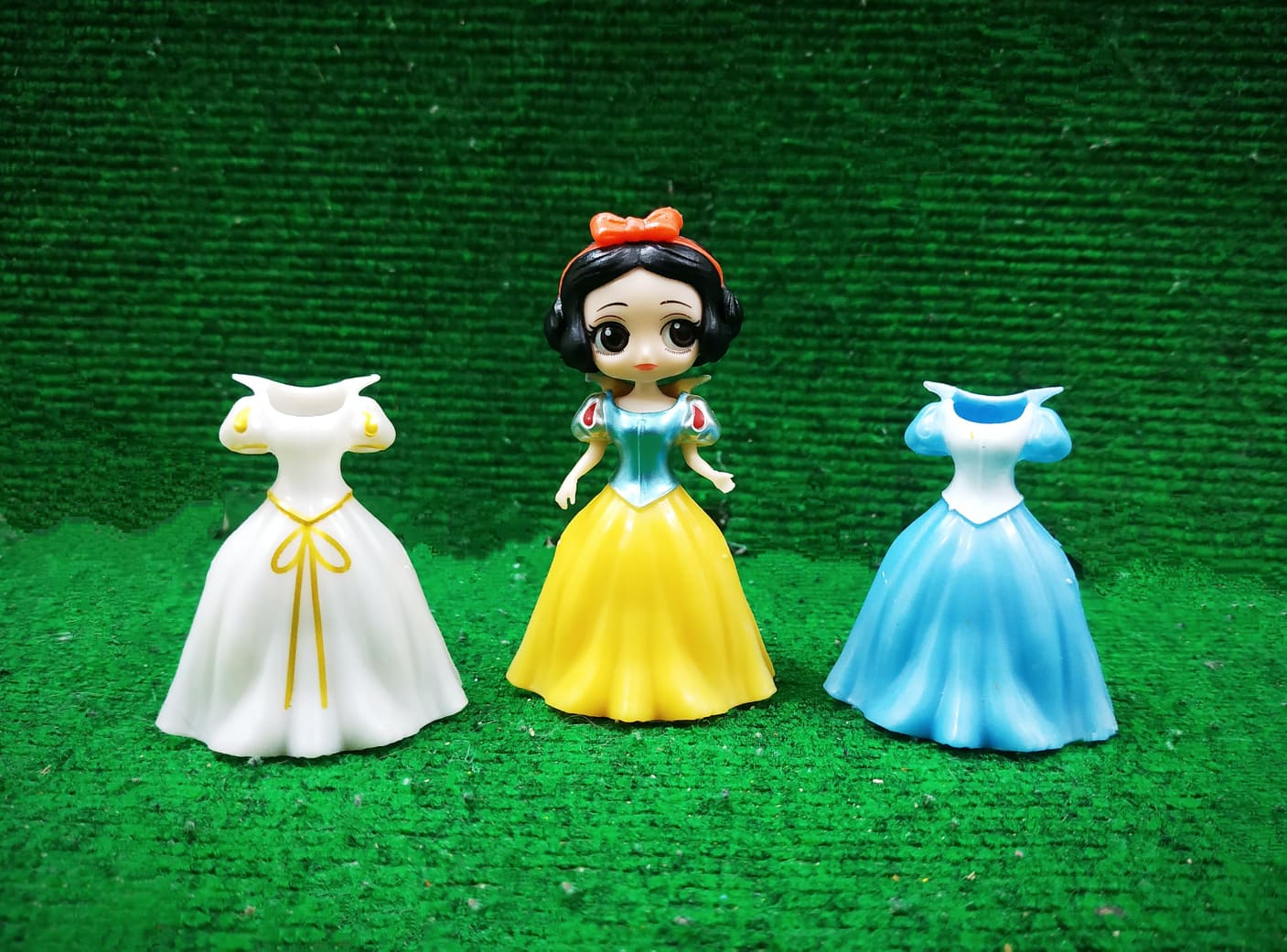Đồ chơi búp bê thay váy: Set 1 búp bê công chúa Disney cổ tích kèm 3 váy dạ hội thời trang thay đổi