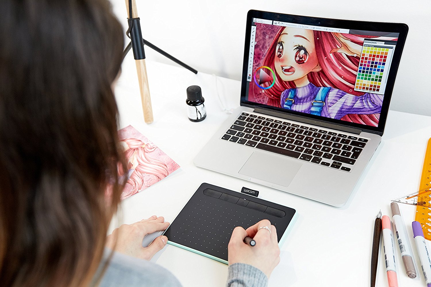 Bảng Vẽ Đồ Họa Điện Tử Wacom Intuos M CTL 6100WL Hỗ Trợ Kết Nối Bluetooth Sử Dụng Bút Không Pin Với Công Nghệ EMR 4096 Lực Nhấn - Hàng Chính Hãng