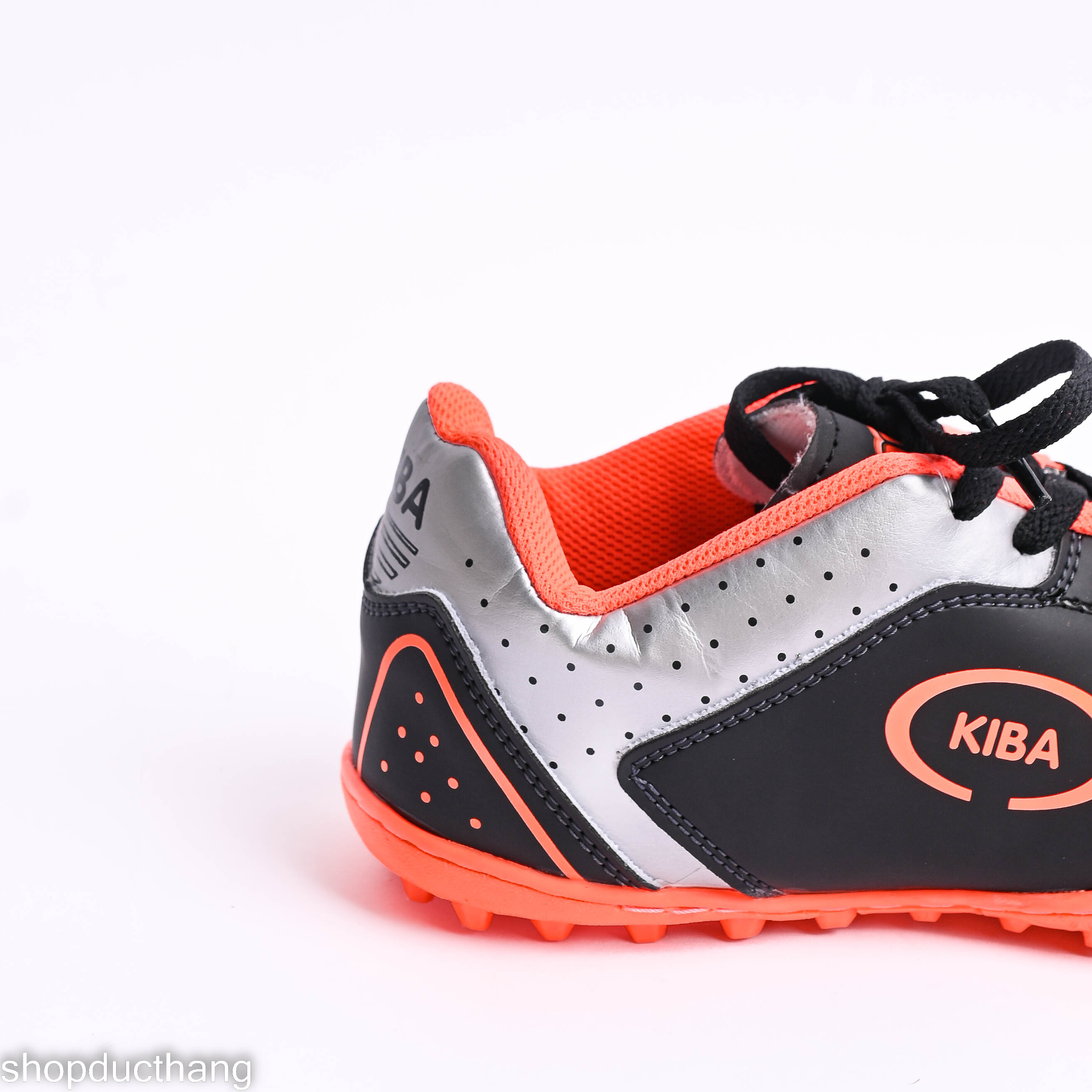 Giày đá banh sân cỏ nhân tạo