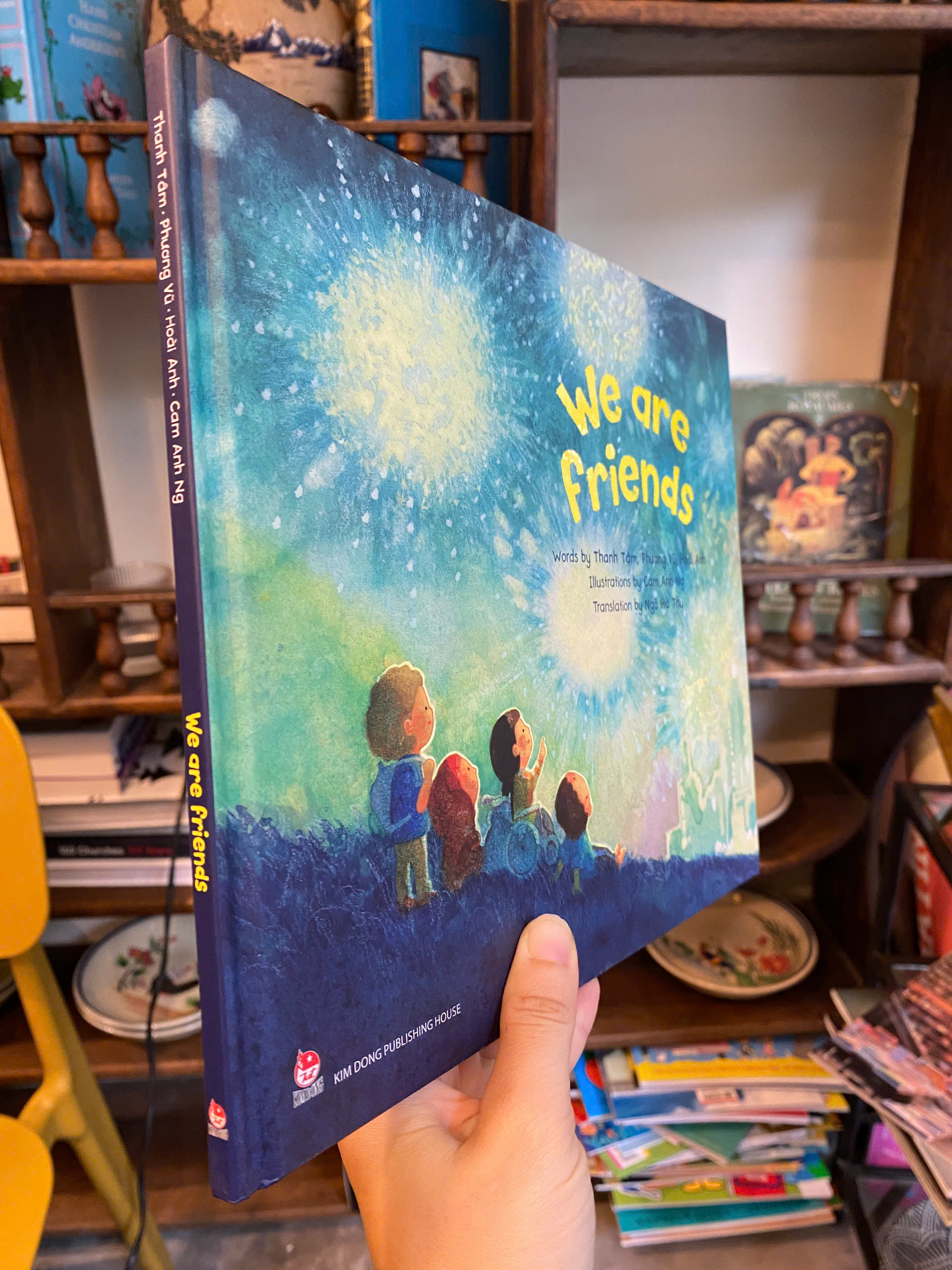 Sách - We Are Friends by Thanh Tâm, Phương Vũ, Hoài Anh | Vietnamese Children's Book - Bìa cứng