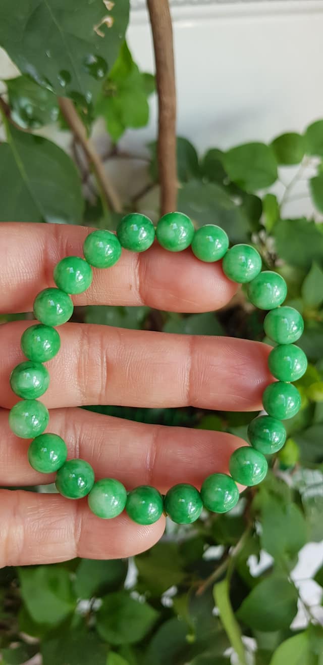 Vòng tay phong thủy đá cẩm thạch xanh tươi size hạt 8mm hay 8li màu xanh ngọc tươi trẻ đẹp nữ mệnh mộc mệnh hỏa mệnh thủy ạ
