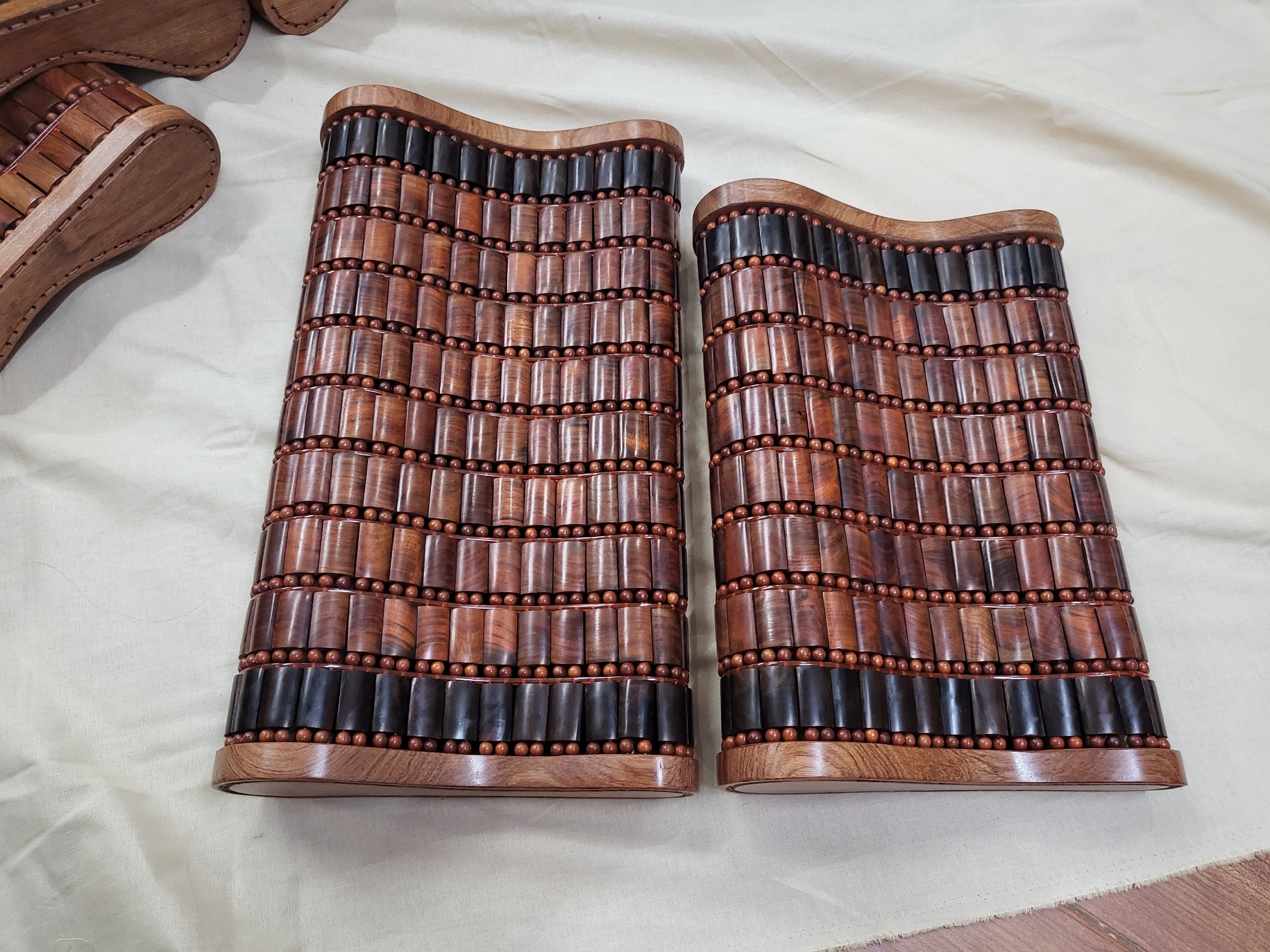 Gối Công Thái Học - Gối Hạt Gỗ Trắc Kích thước 36cmx24cmx8cm/4cm