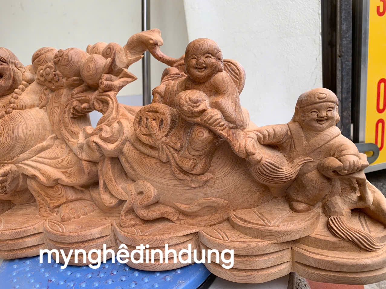 Tượng phật di lặc kéo bao vàng  bằng  gỗ ngọc Am thơm nức kt 50×22×12cm