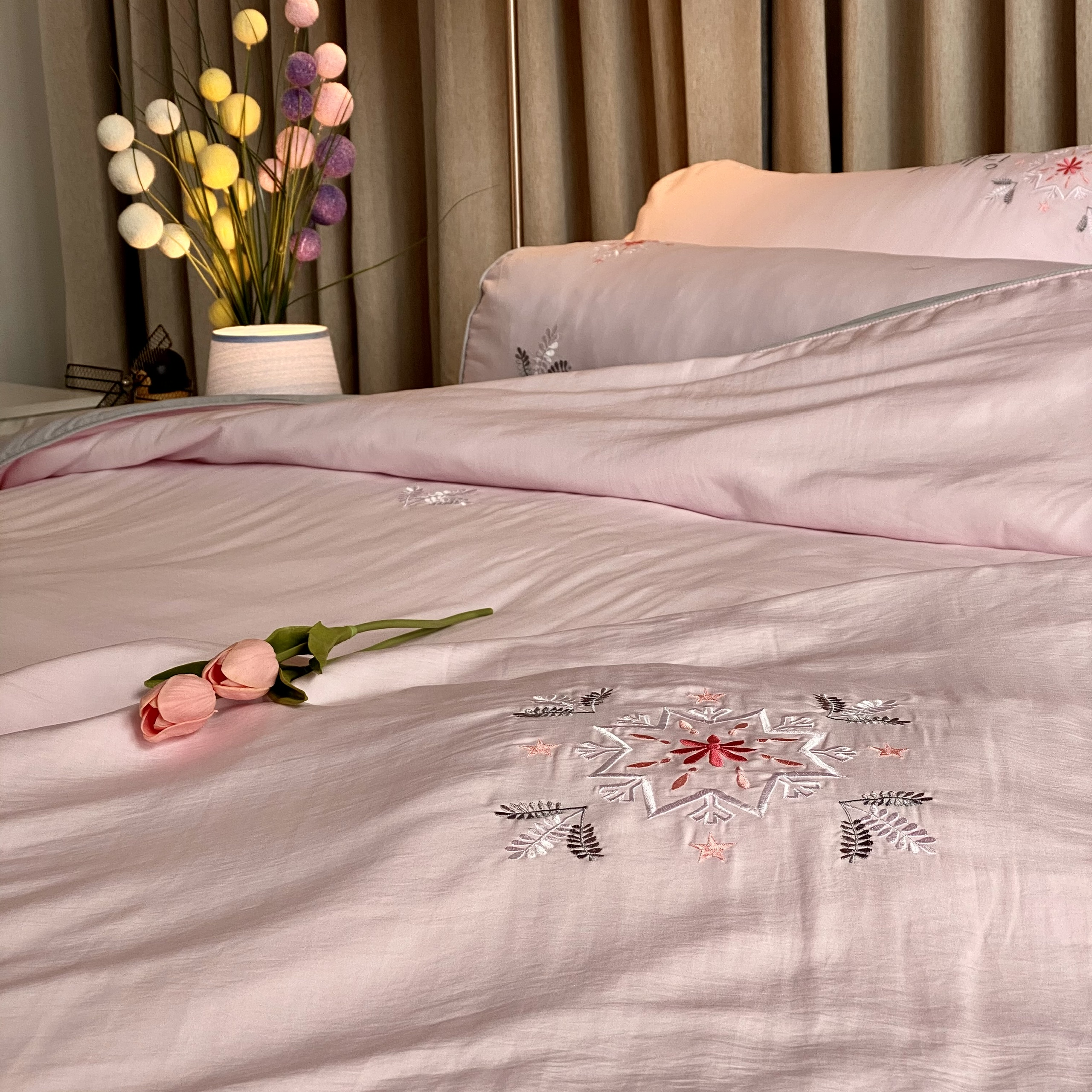 Chăn bốn mùa Hàn Quốc K-Bedding by Everon MicroTencel Hồng phối Xám KMTS101 200*220cm