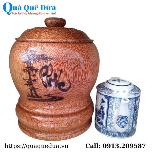 Bộ Bình Trà Gỗ Dừa Khắc Hoa Văn Lồng Chữ Phúc Và Bình Trà 700 - 950ml - Sản Phẩm Được Sản Xuất Tại Bến Tre