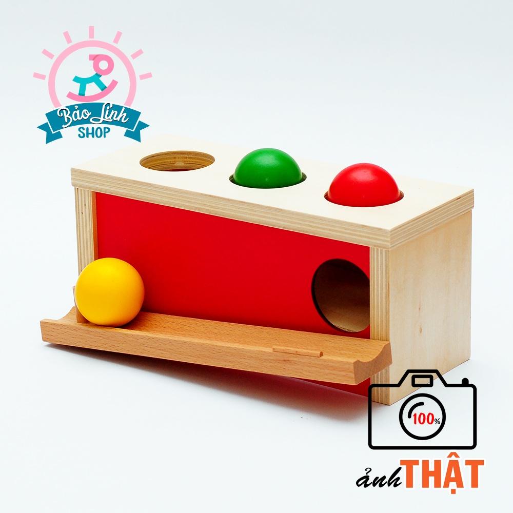 Hộp ấn bóng - Giáo cụ Montessori cho bé 9-12 tháng - Rèn luyện lực bàn tay, ngón tay - Phối hợp tay và mắt