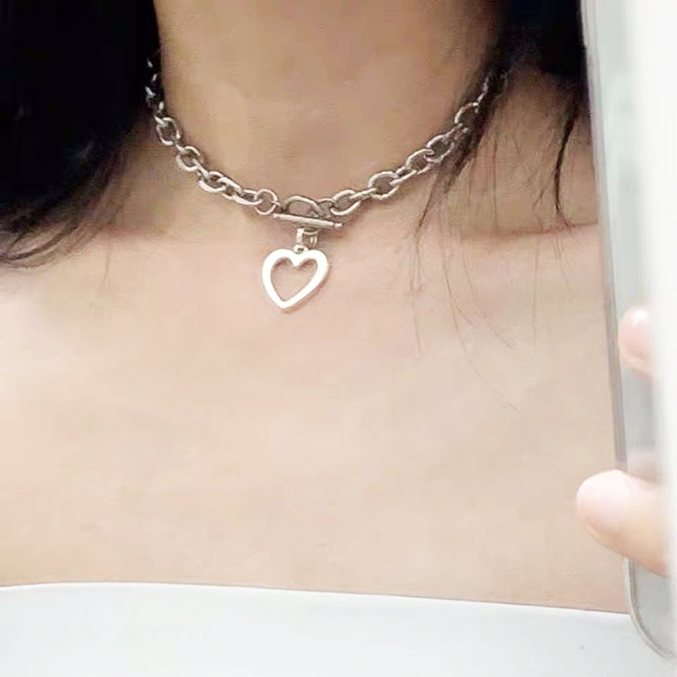 Vòng cổ trái tim titan choker kim loại basic