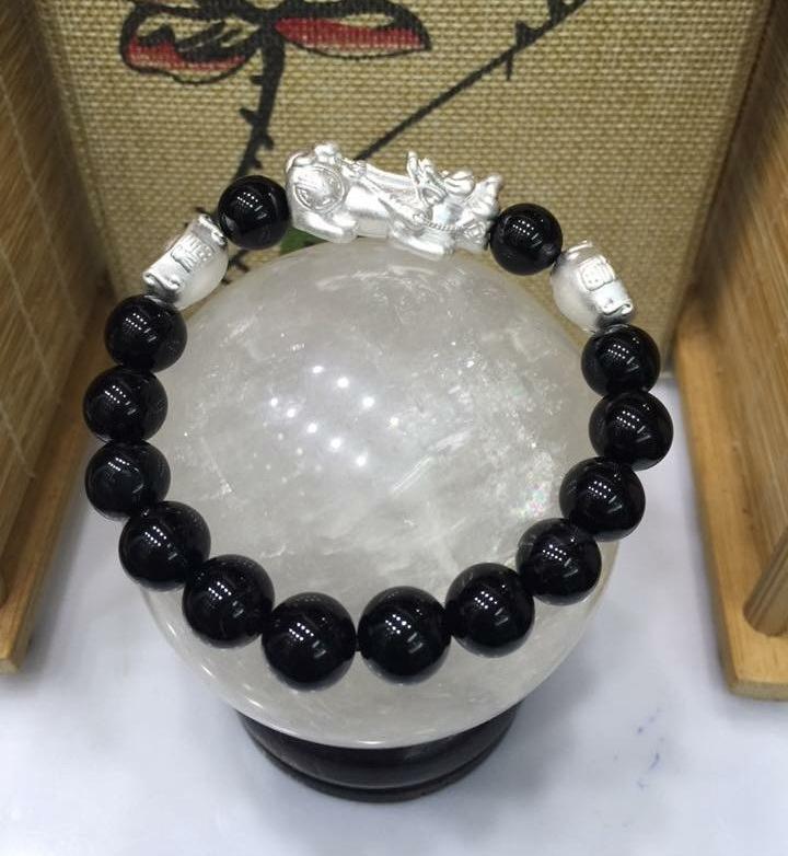 Vòng Tay Phong Thủy Đá Mã Não Đen 10 Ly Mix Charm Bạc Ta 9999