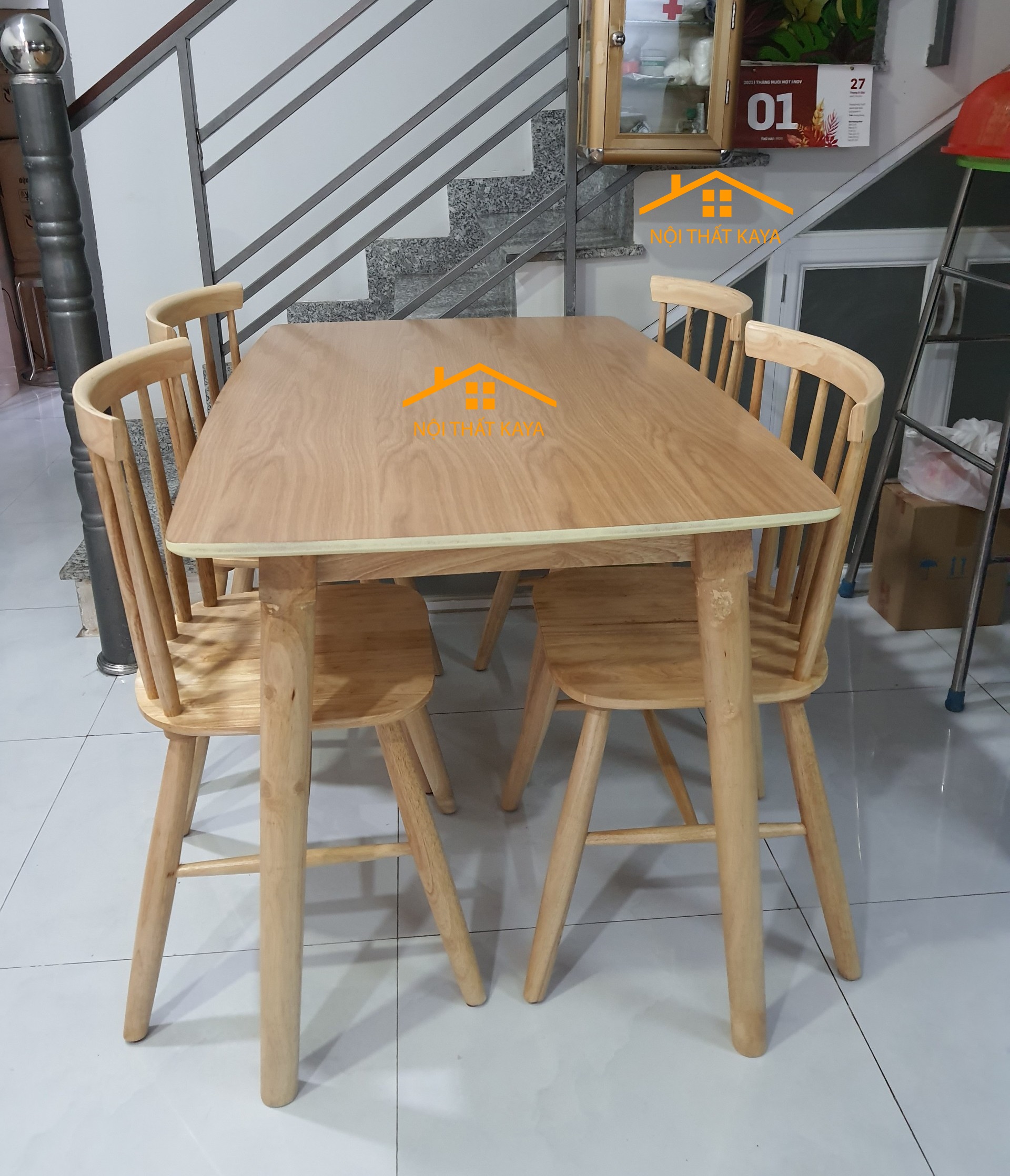 Bàn ăn tròn gỗ 4 ghế lưng tựa HTP-BA808