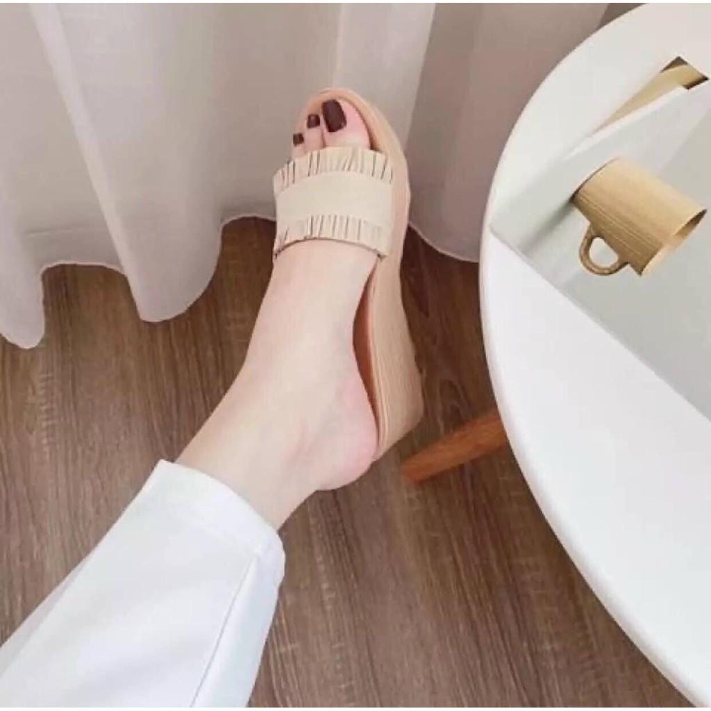 Dép đế xuồng siêu nhẹ tua rua