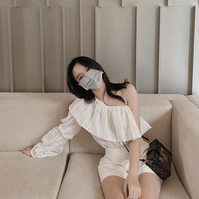 SET ÁO TRẮNG LỆCH VAI REN + SHORT