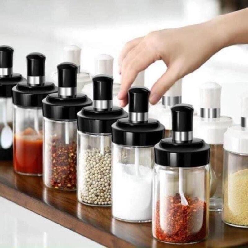 HŨ ĐỰNG GIA VỊ ,KÈM MUỖNG 250Ml
