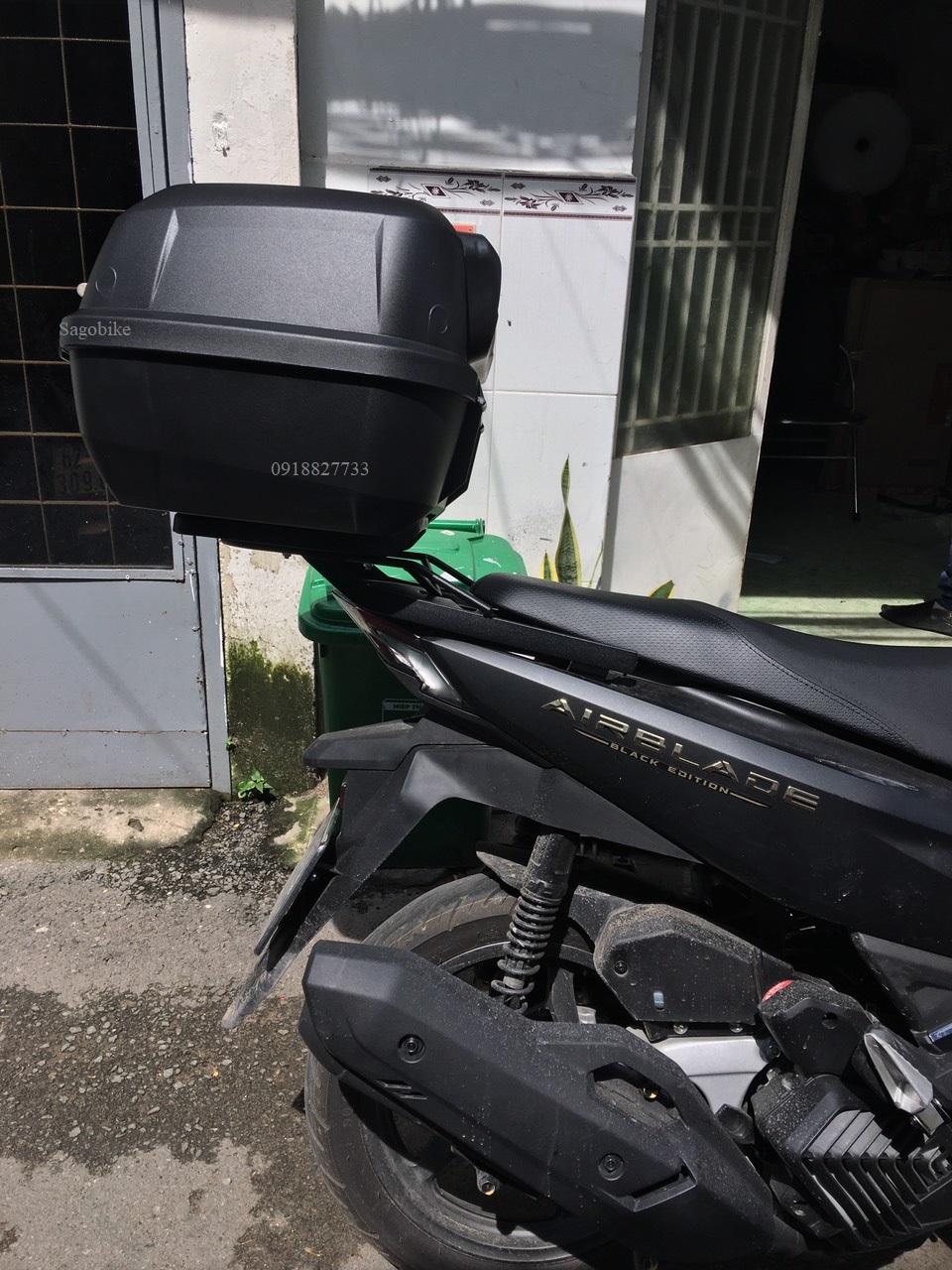 Thùng xe Airblade 125, thùng Givi E43NTL, gối tựa lưng BE3N và baga givi lắp cho Air Blade 2022