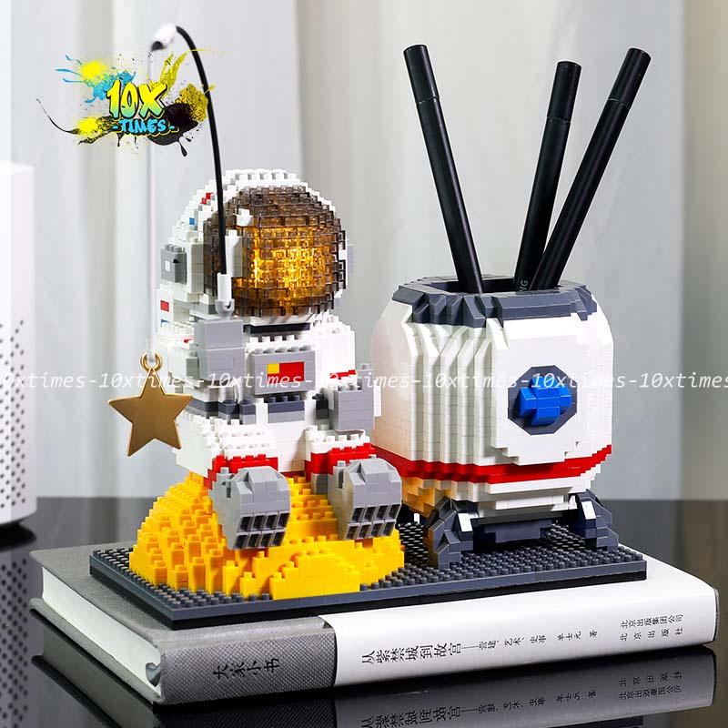 Đồ chơi Lego 3d có đèn led ống đựng bút phi hành gia 1500 mảnh quà tặng sinh nhật bạn trai bạn gái trẻ em decor