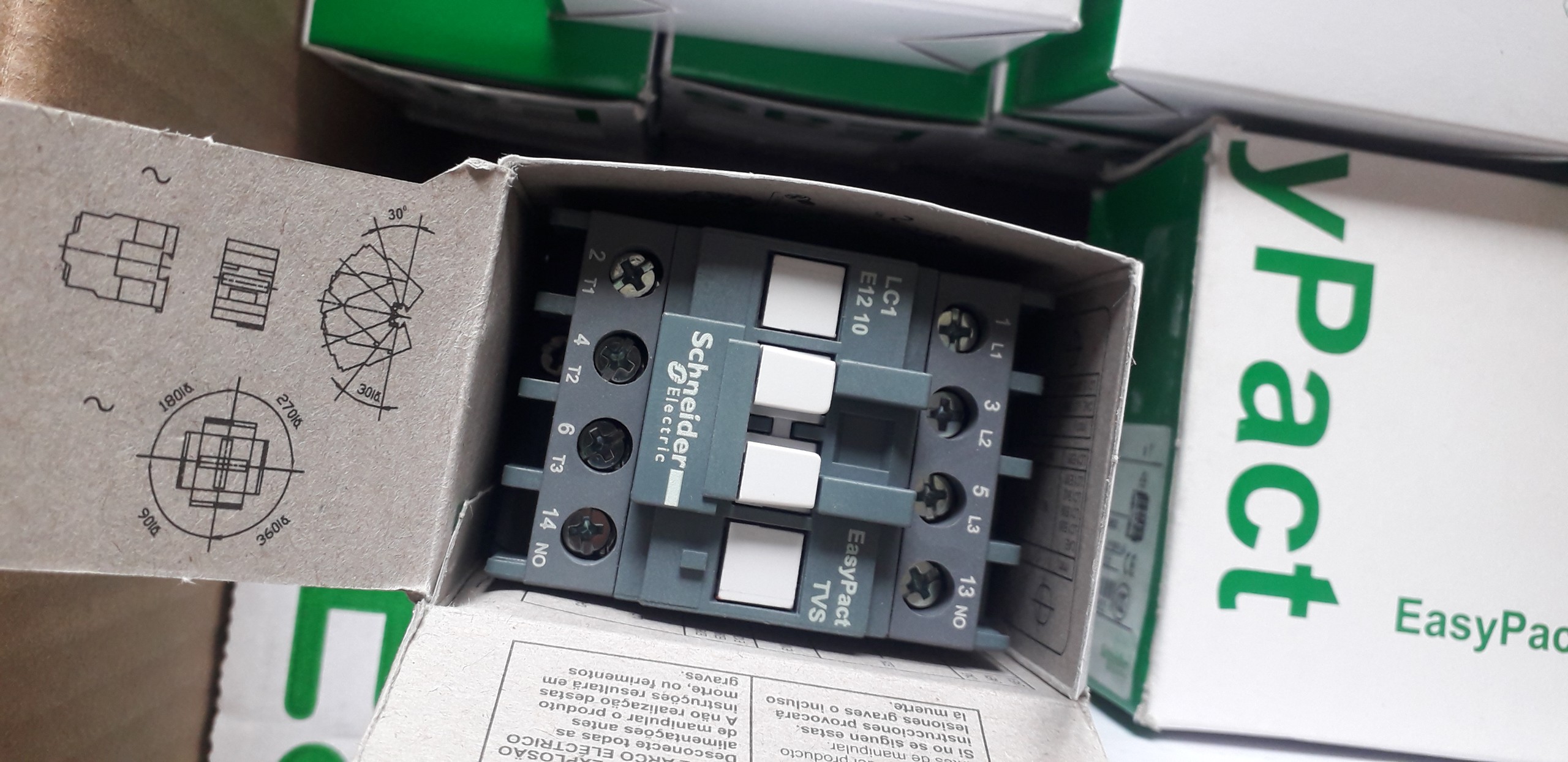 Công tắc Contactor 32A coil 220VAC Schneider LC1E3210M5 / M7