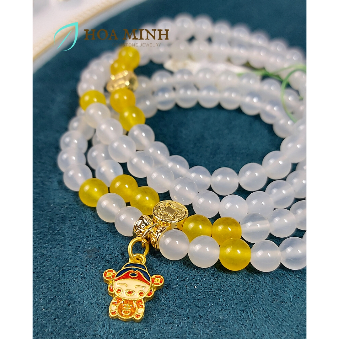 Vòng tay chuỗi 108 hạt Mã Não trắng 6 li phối đá Mã Não vàng, charm Thần Tài bạc xi vàng Bình An Tài Lộc