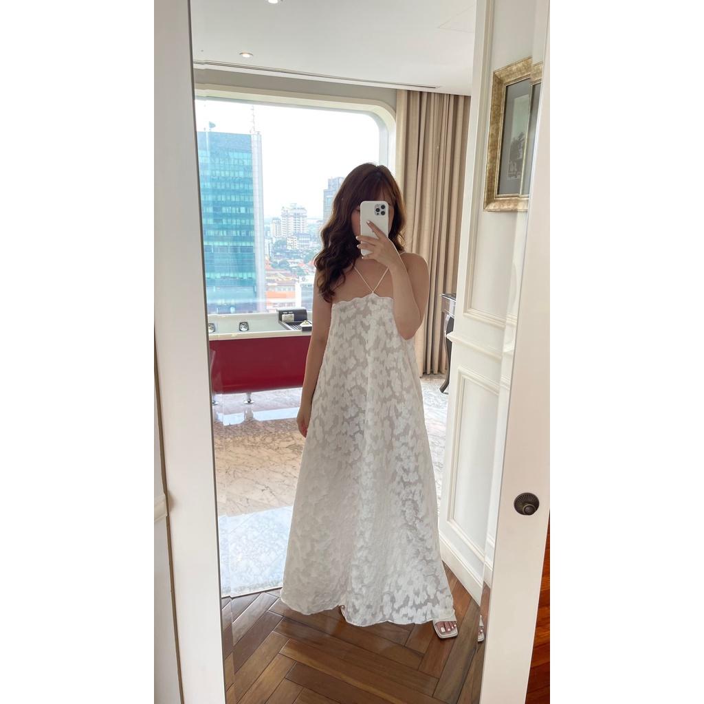 Đầm maxi trắng cổ yếm đi biển, Đầm trắng hở lưng cổ dây suông dài Cao Cấp thêu hoa, sexy quyến rũ - MiNhi Fashion