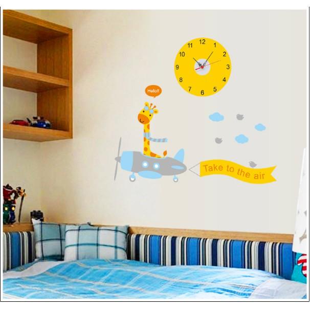 Decal Trang Trí Tường Kèm Đồng Hồ Dán Tường Hươu Cao Cổ Lái Máy Bay