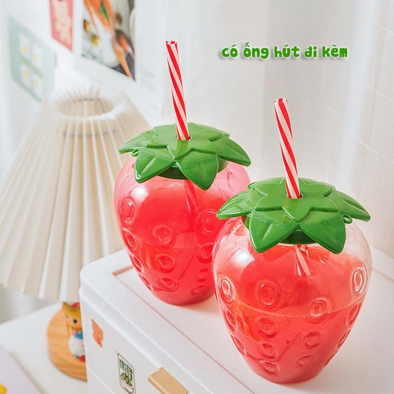 Bình đựng nước nhựa hình quả dâu tây xinh xắn tặng kèm ống hút và móc khóa