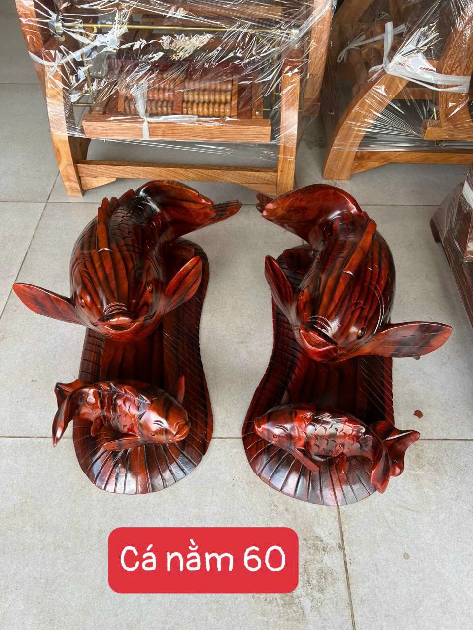 Tượng gỗ phong thuỷ-Tượng cá chép mẫu tử gỗ xà cừ ngang 50 và ngang 60 cm