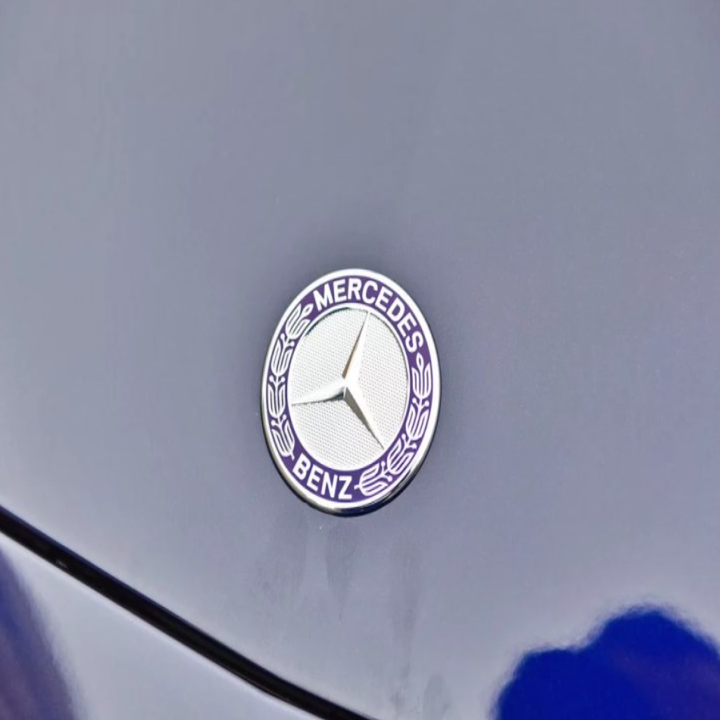 Logo nắp capo đầu xe ô tô Mercedes W204