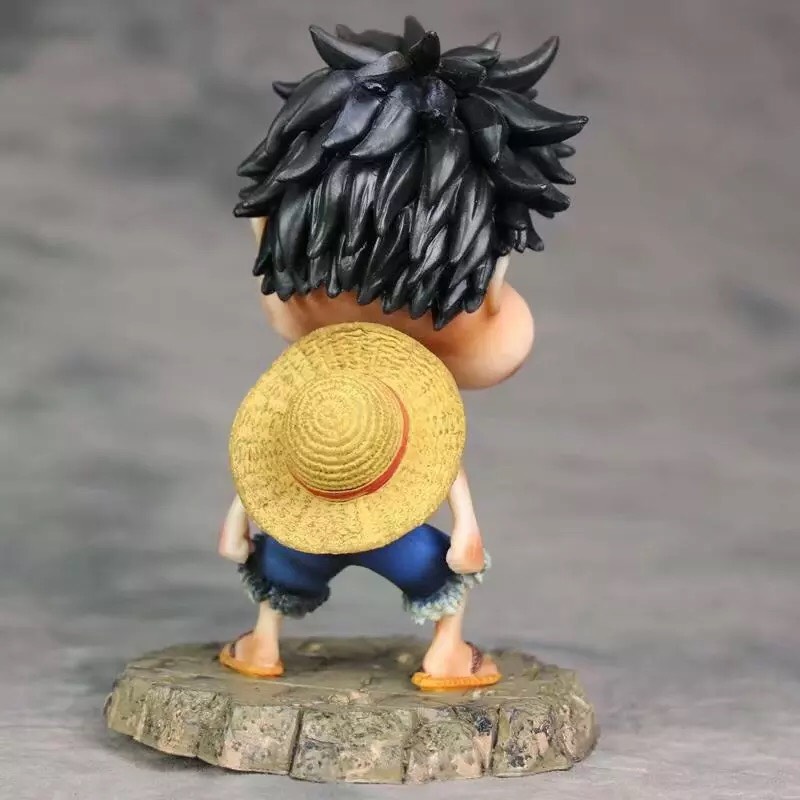 Mô hình luffy trong one piece bị đánh sưng mặt