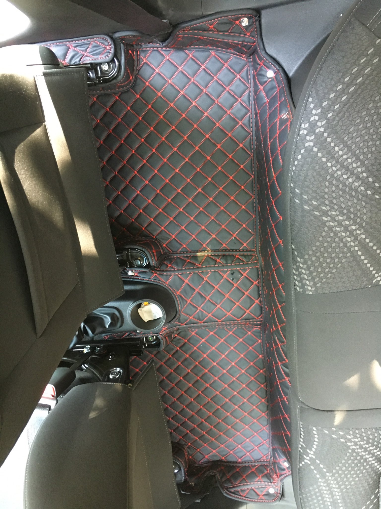 Thảm sàn ô tô 5D dành cho xe Chevrolet Spark 2017 da Thường màu T2.2 hình ảnh thật chụp bằng điện thoại không chỉnh sửa có video hướng dẫn lắp đặt tại nhà