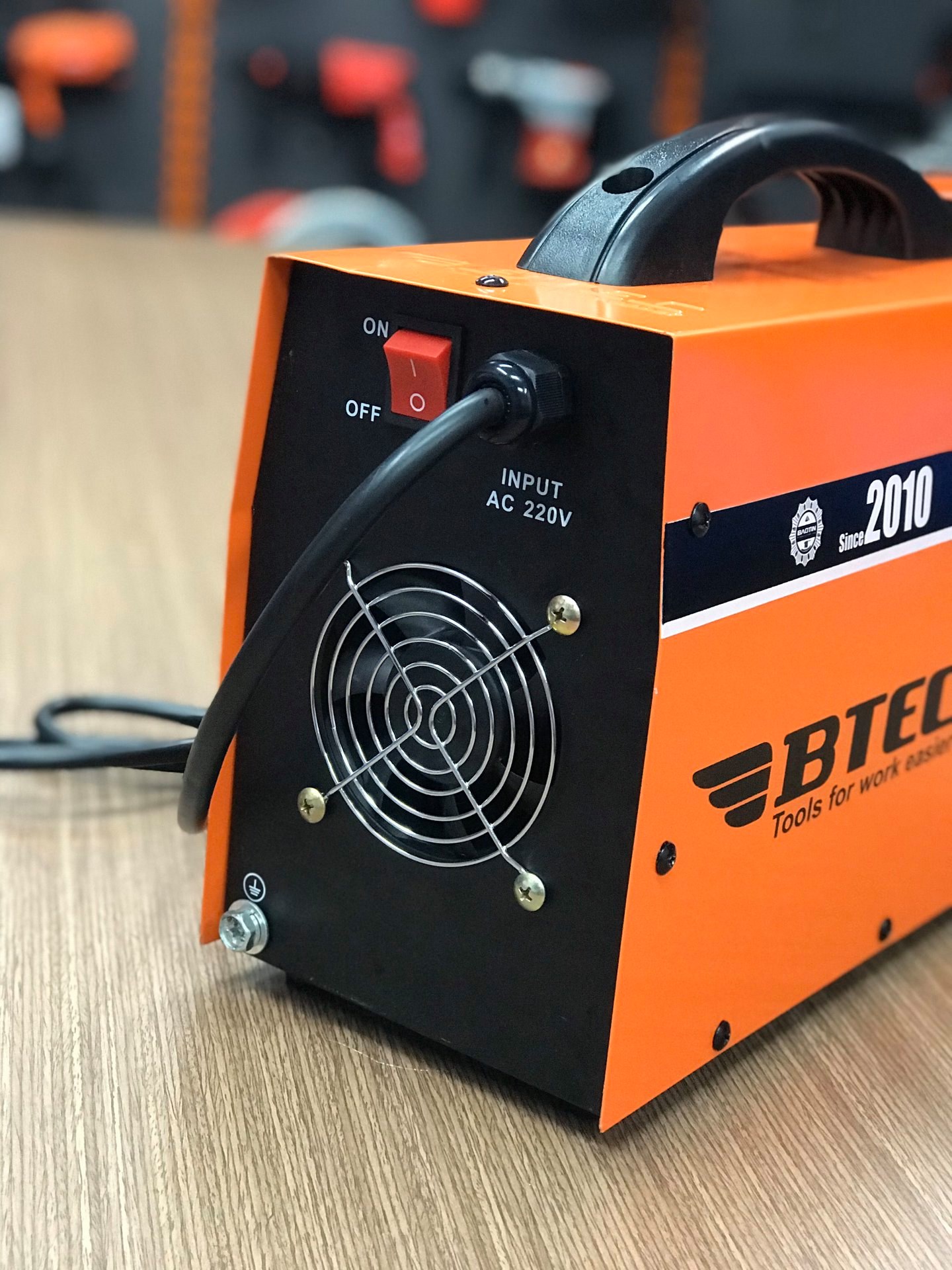 MÁY HÀN QUE ĐIỆN TỬ BTEC MMA-250 - HÀNG CHÍNH HÃNG